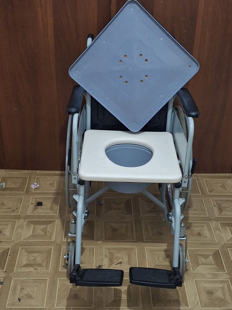 Инвалидная коляска с горшком