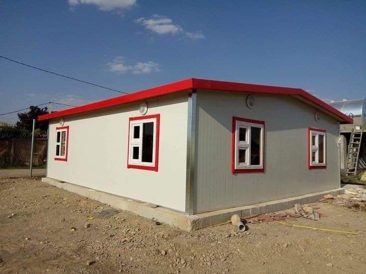 Vând case modulare pe structură metalică din panouri sandwich