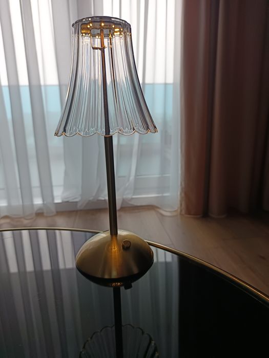 Pahare /farfurii/ decoruri/ fete de masă/lămpi,etc