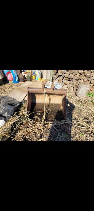 Vând cupa de 80cm komatsu wb93r2