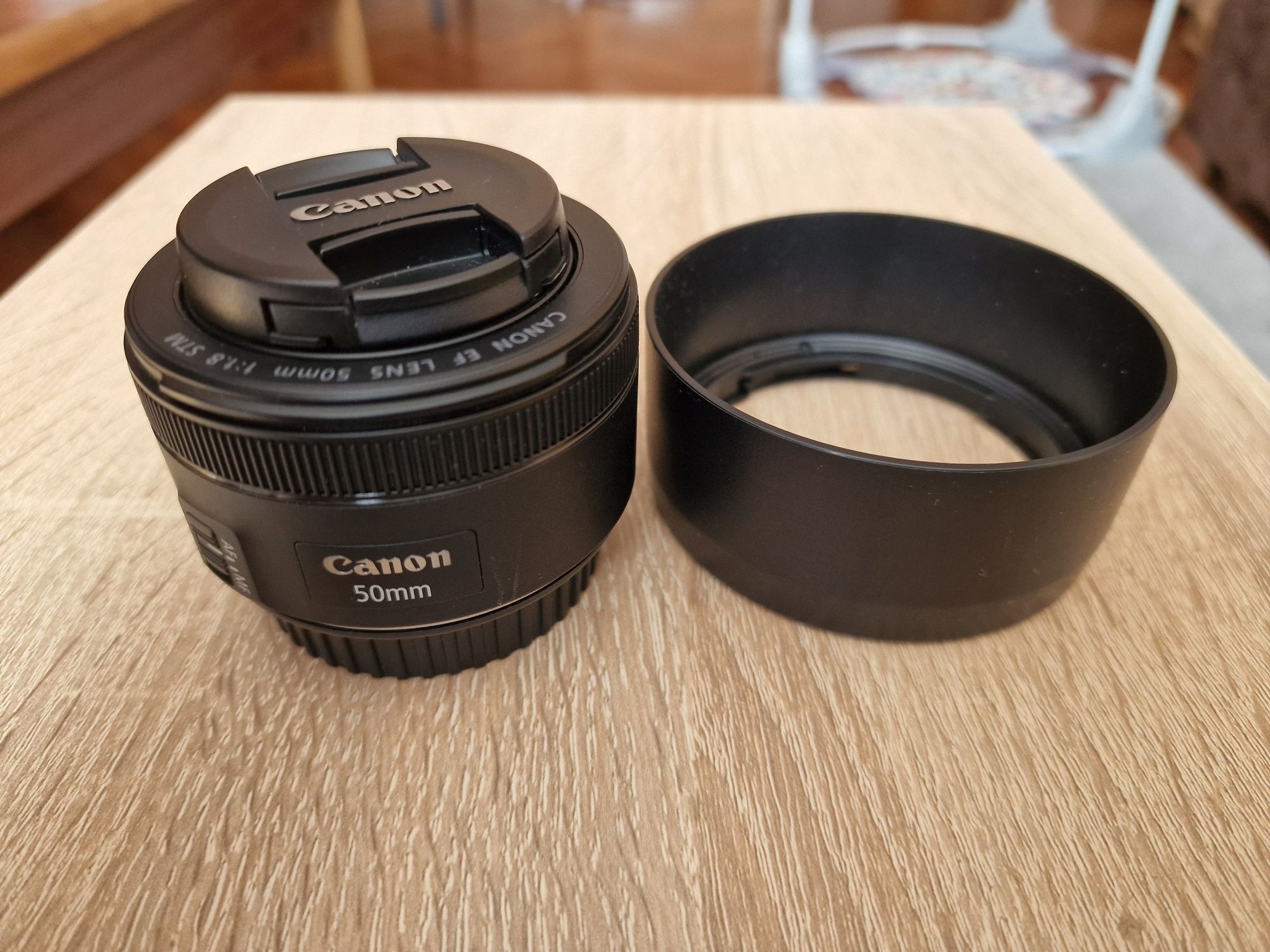 Фотоапарат Canon 1300D плюс 3 обектива и много аксесоари