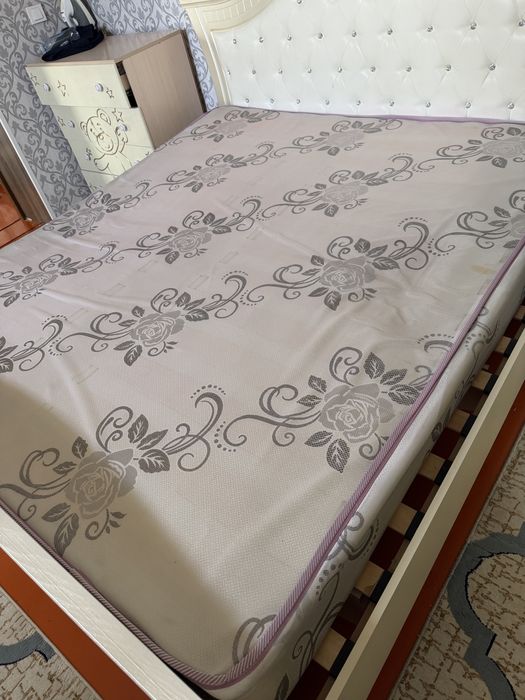 Матрас 180*200 в хорошем состоянии