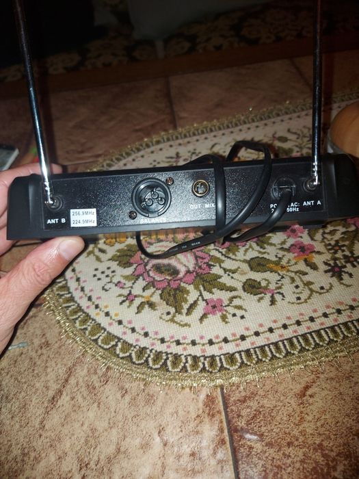 Microfoane wireless (nu Shure,Sennheiser)Sansui R50.Technics SU