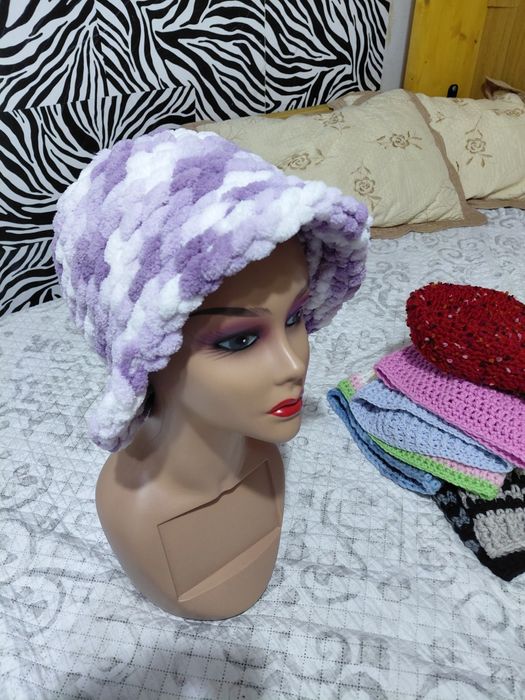 Шапки (Аксесоари за глава)И шалове