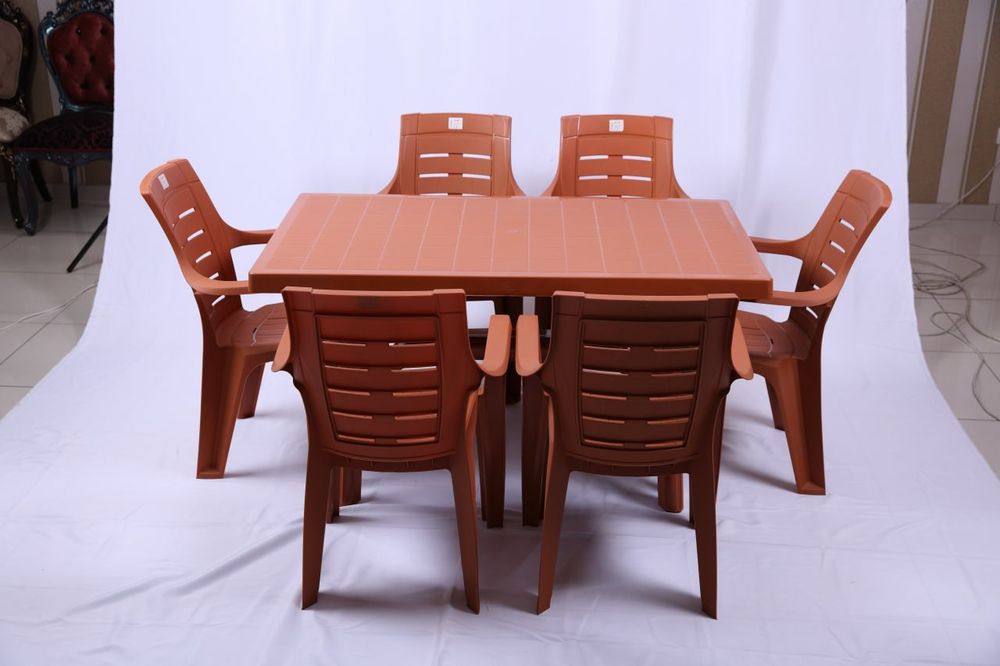 Обеденный стол с 4 стульями, в хорошем состоянии(Новый)