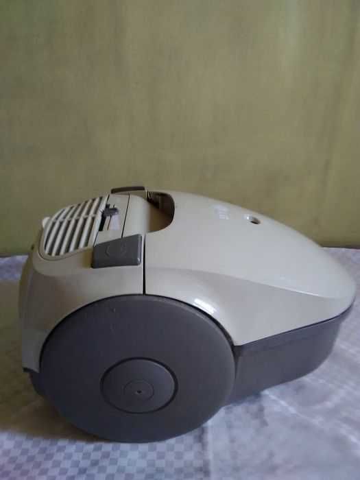 Прахосмукачка LG-1600 W