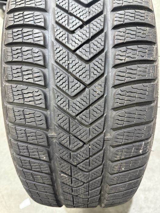 O anvelopa iarna 255 / 45 R 19 Pirelli