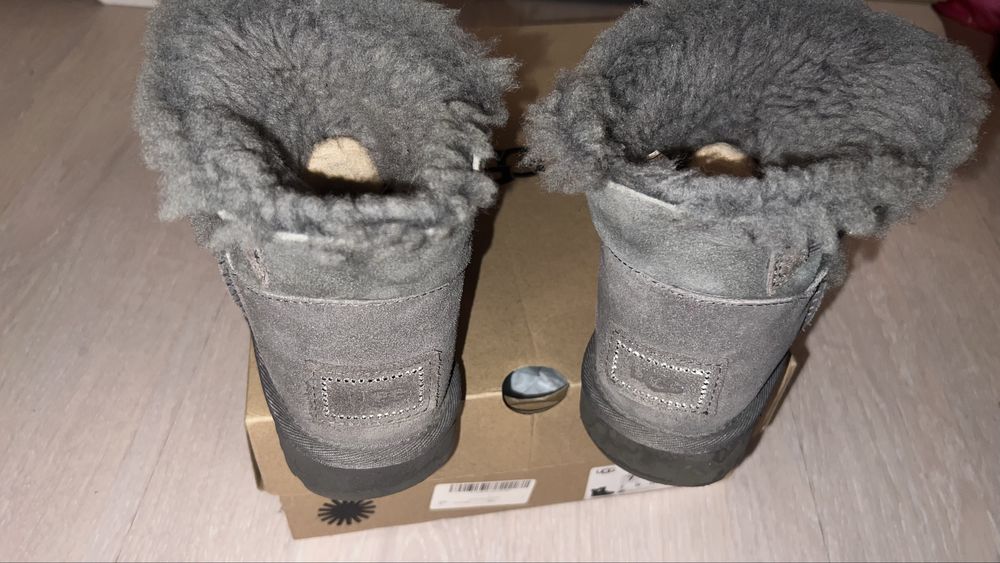 Cizme UGG piele intoarsa originale Mini Bailey cu cristal