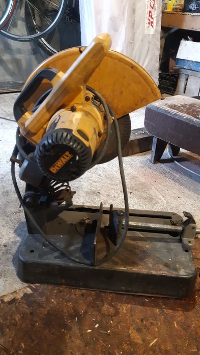 Ungiular petru metal