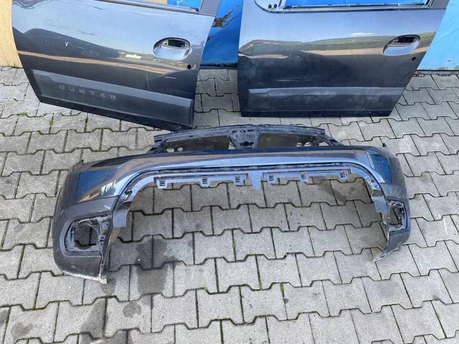Bara fata Dacia Duster bara spate 2018-