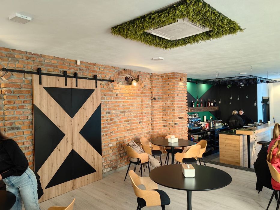 Vând mobilier cafenea