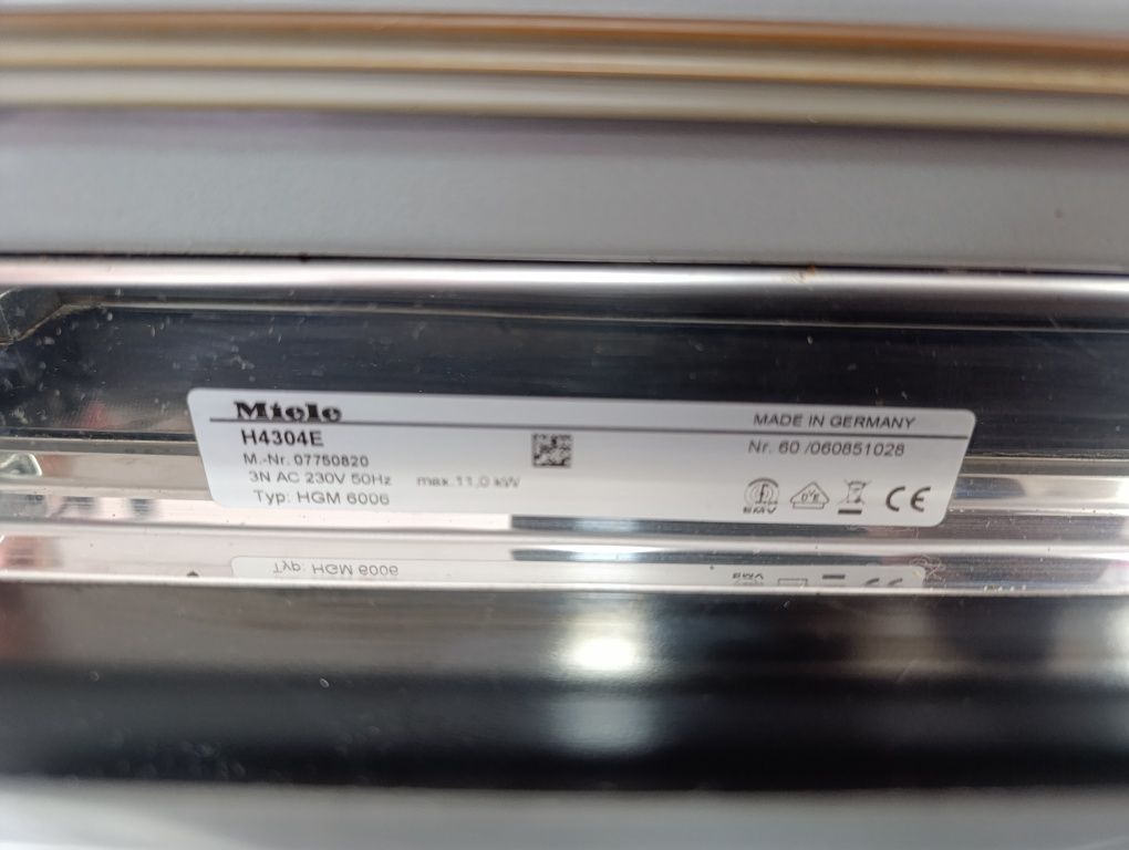 Фурна за вграждане MIELE с плот за вграждане