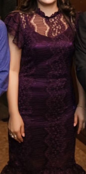 Платье новое, красивое в идеальном состоянии, француские кружева