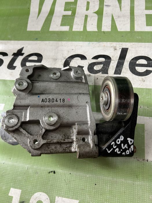 Suport accesorii motor Mitubishi L200 2.4 Di-D 2018