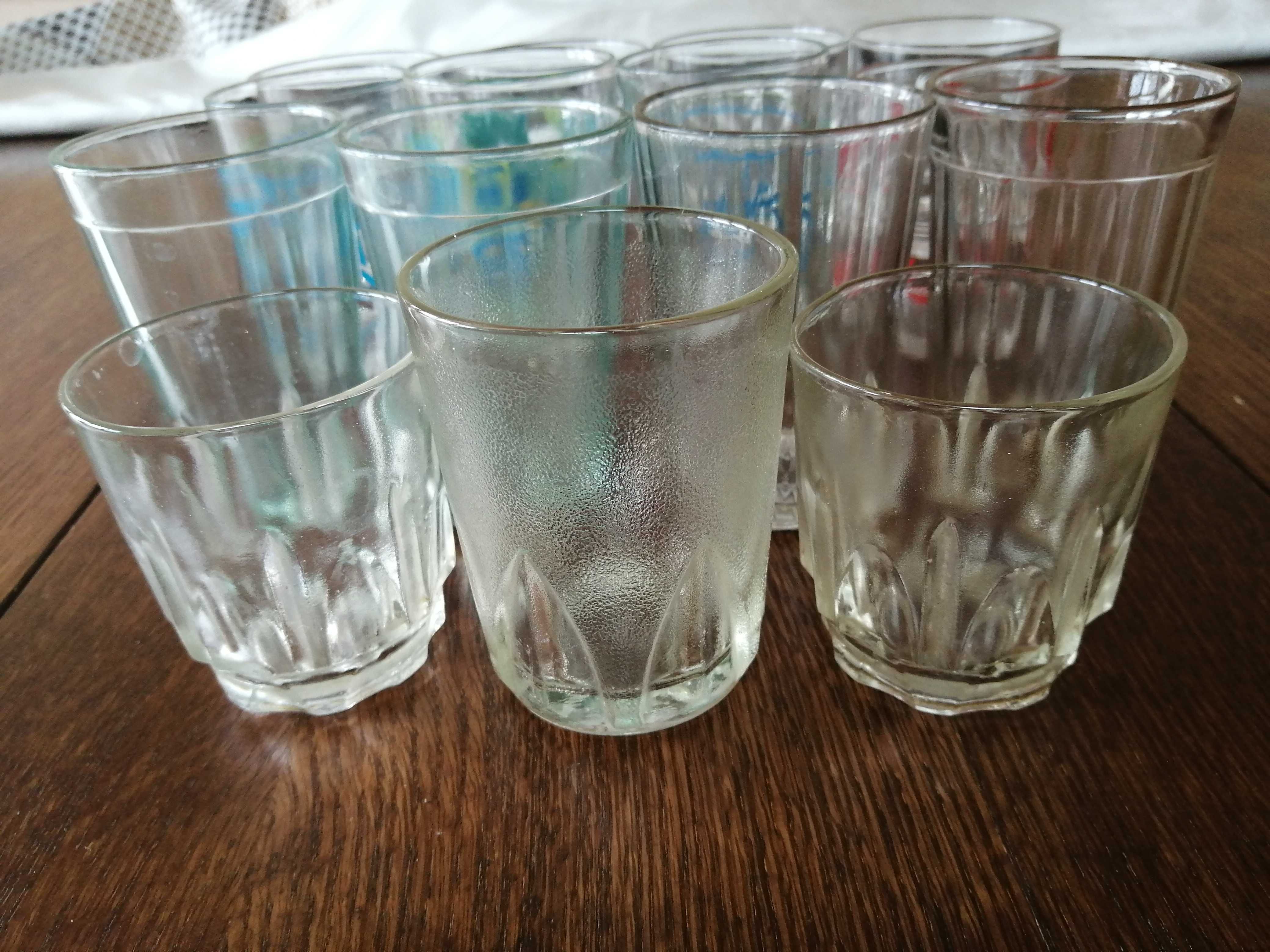 Различни чаши за безалкохолно