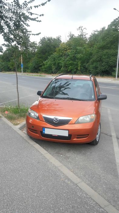Продавам Мазда 2, категория хечбек, октомври 2003