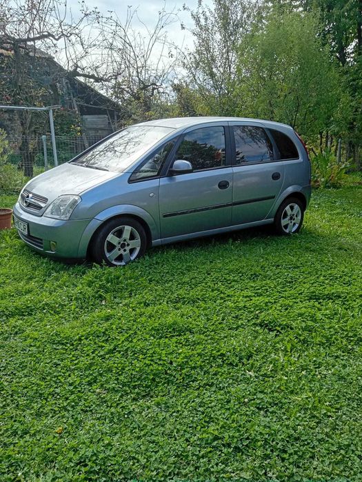Vand autoturism Opel Meriva bine intretinut!
