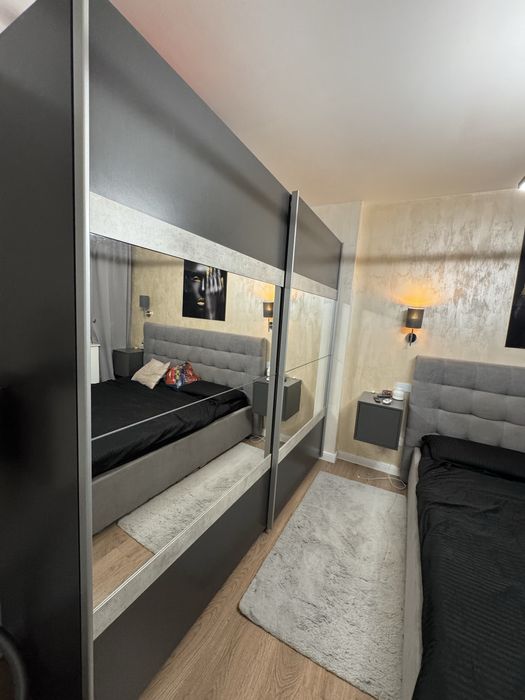 Dessing cu oglinzi modern