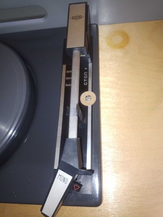 Радио-грамофон Rigonda 102, 1951 година