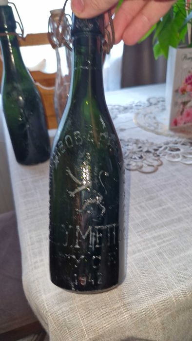 Ретро бирени бутилки