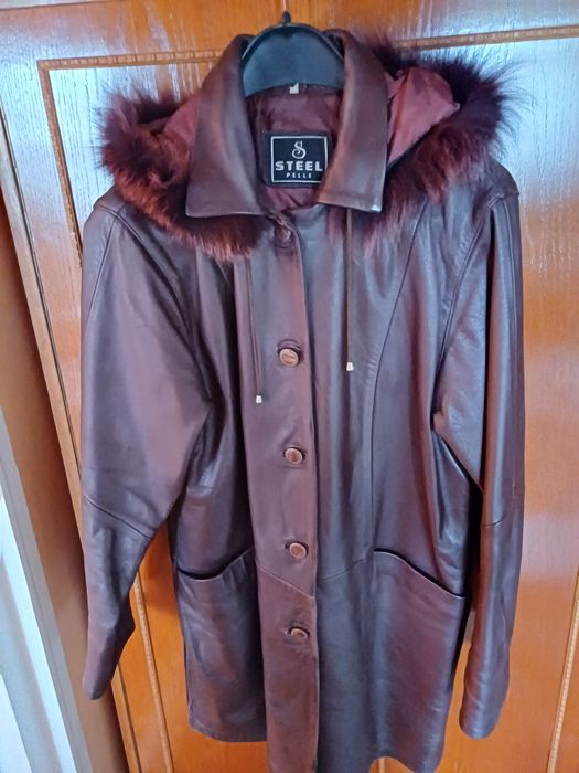 Haină din piele cu glugă culoare vișinie