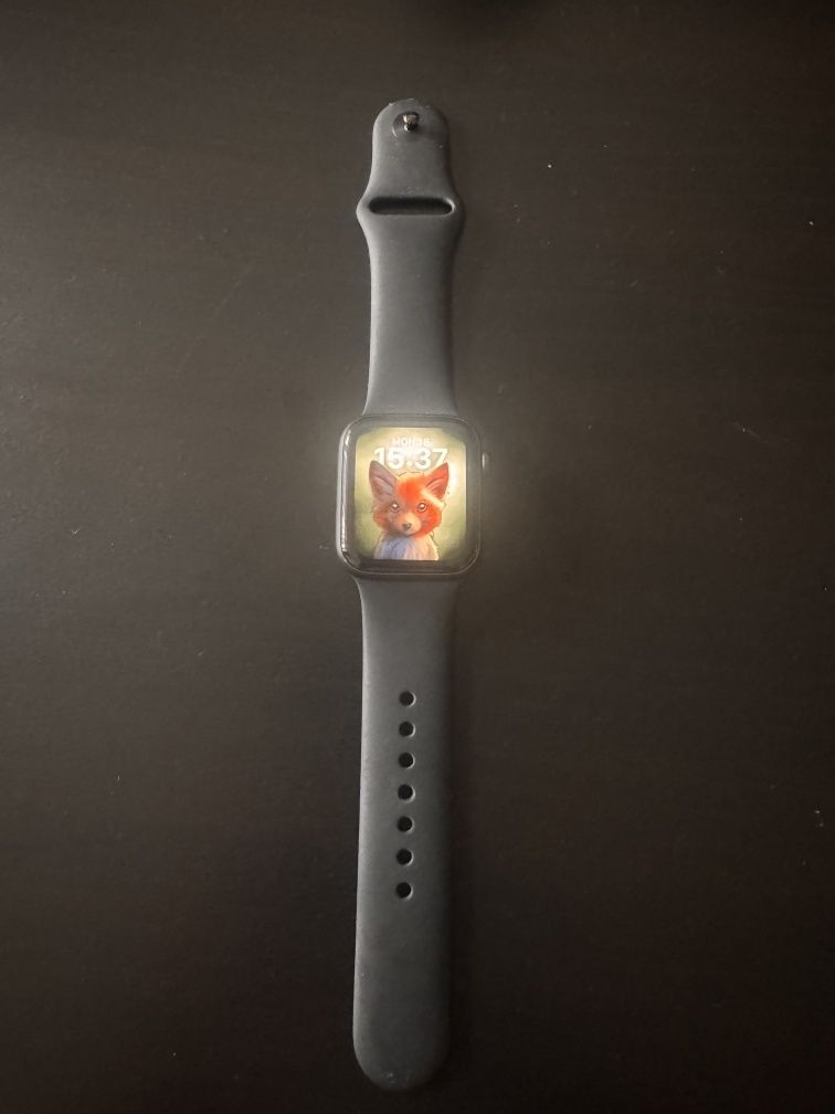 Apple watch SE 40 mm Space Gray с ПОДАРЪЦИ 11 каишки
