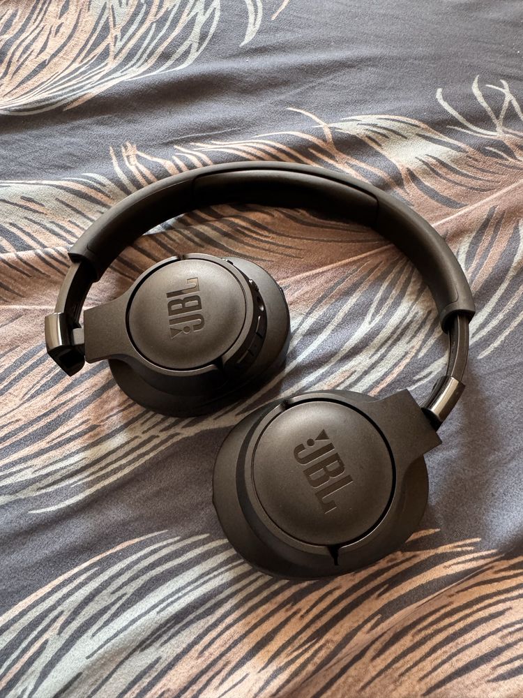 JBL Tune 770NC наушники