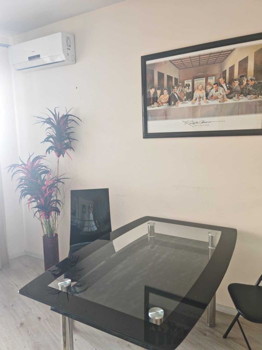 Уникален тристаен апартамент на 1 линия море