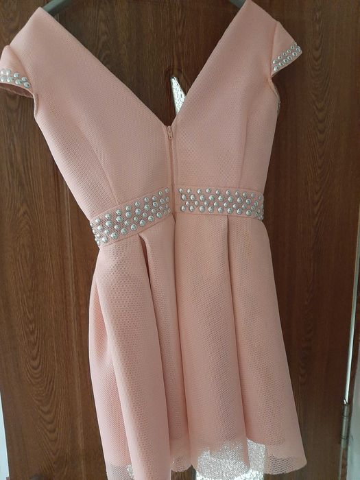 Vand rochii de seară