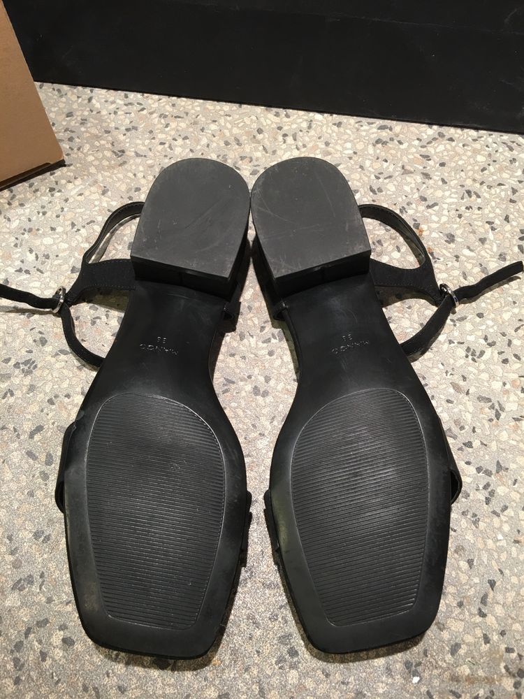 Черни сандали на “Mango”