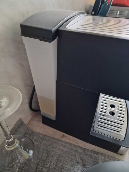 Кафемашина за еспресо и капучино Cecotec