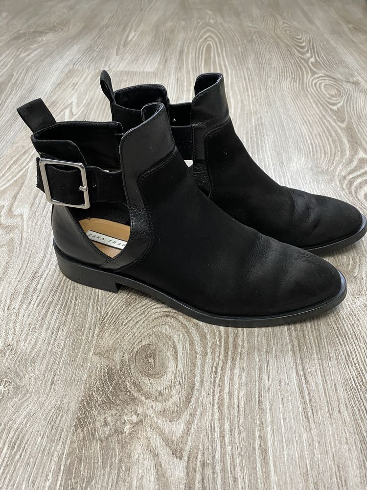 Botine decupate ZARA