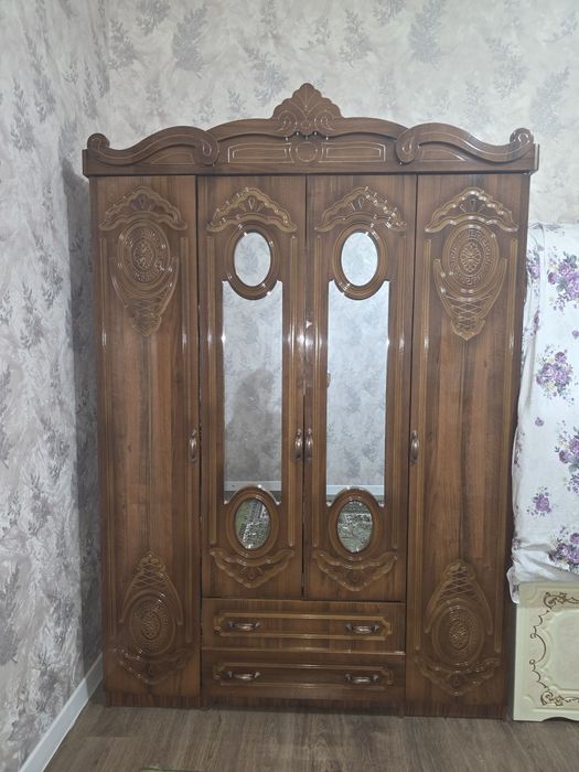 Shkaf holati ajoyib.