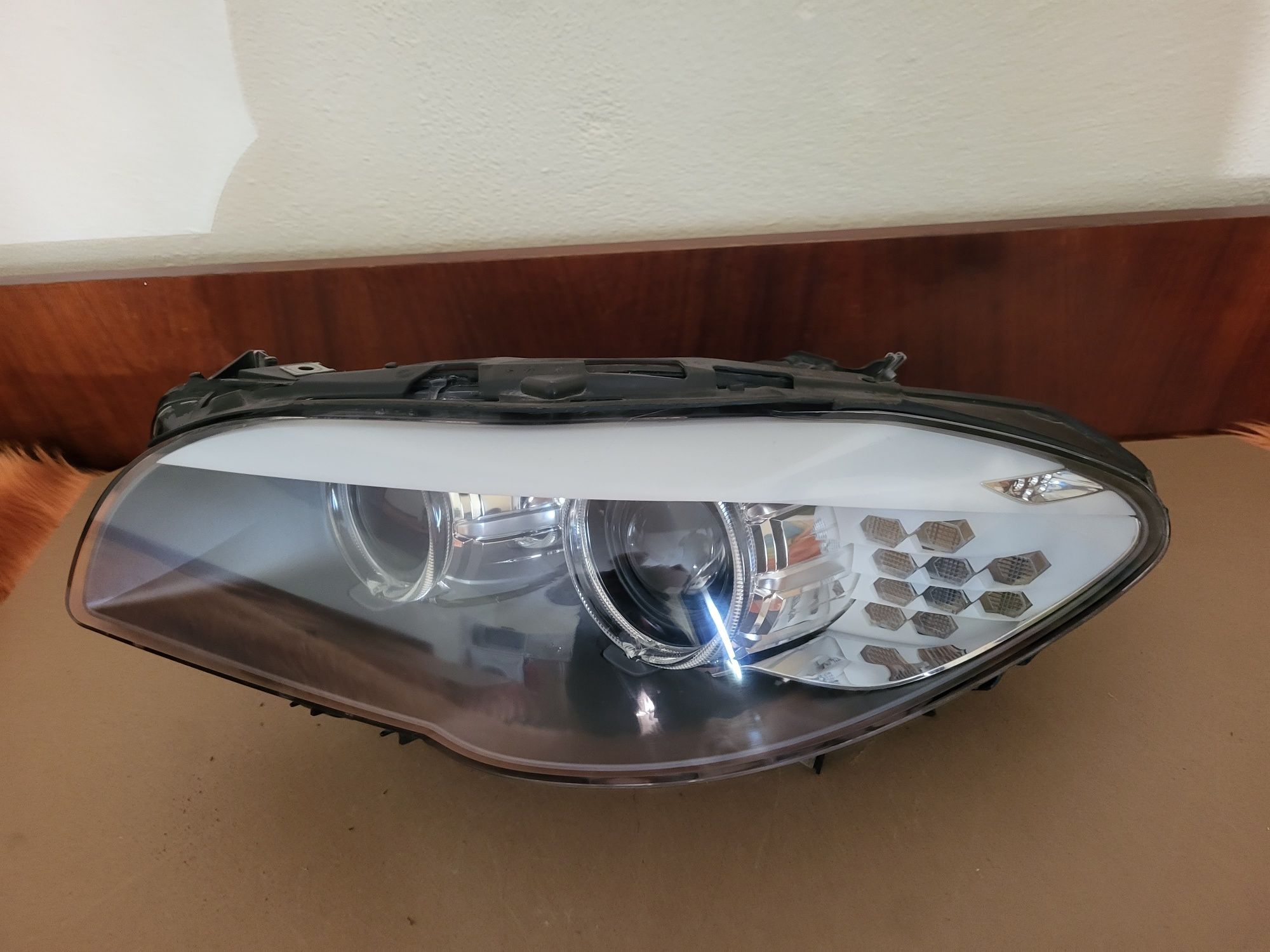 Ляв фар BMW 5 F10 F11 ксенон незавиващ lqv far бмв ф 10 11  xenon
