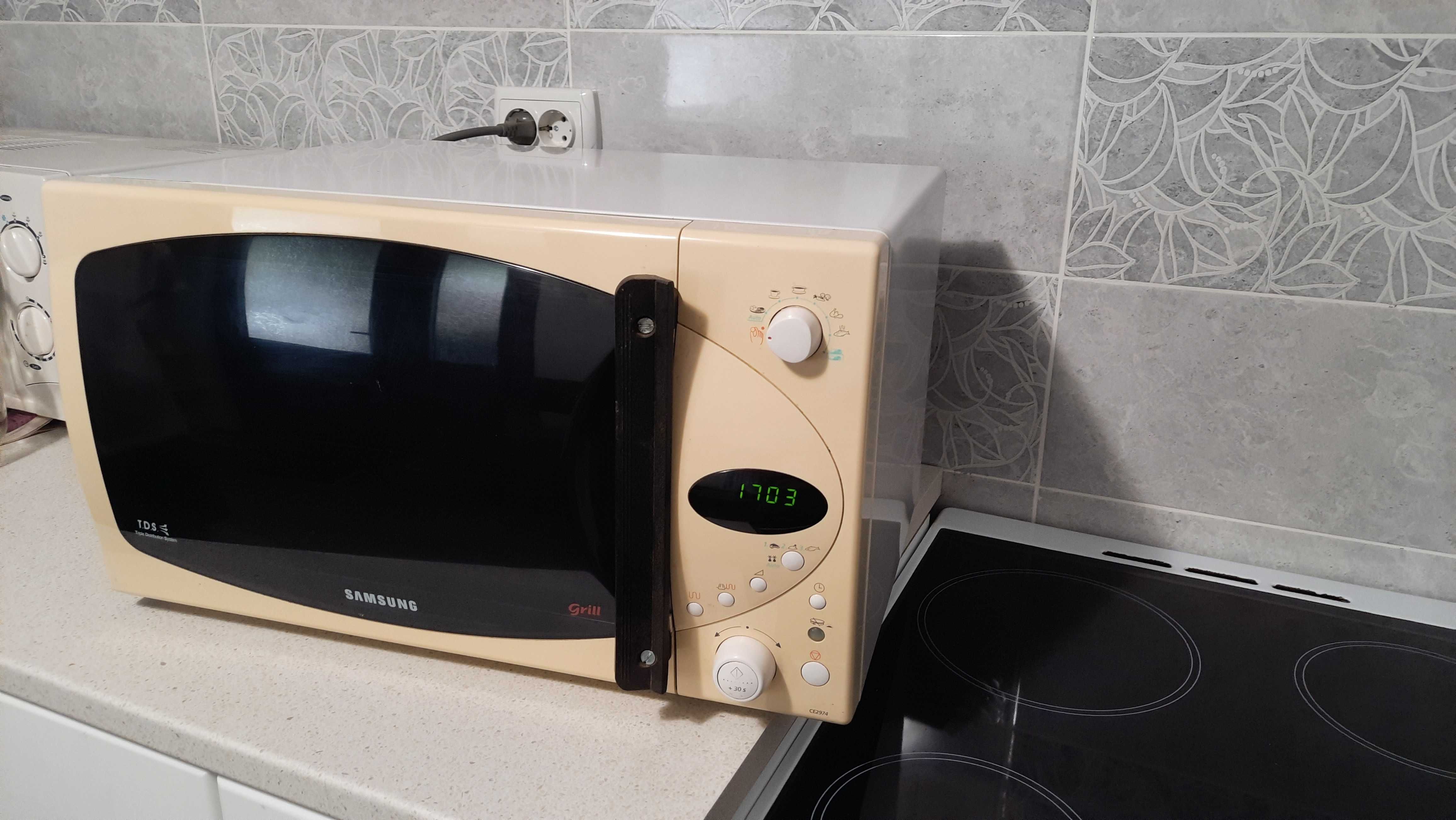 Микровълнова фурна Samsung CE29741-1, 28 л,  Функция грил