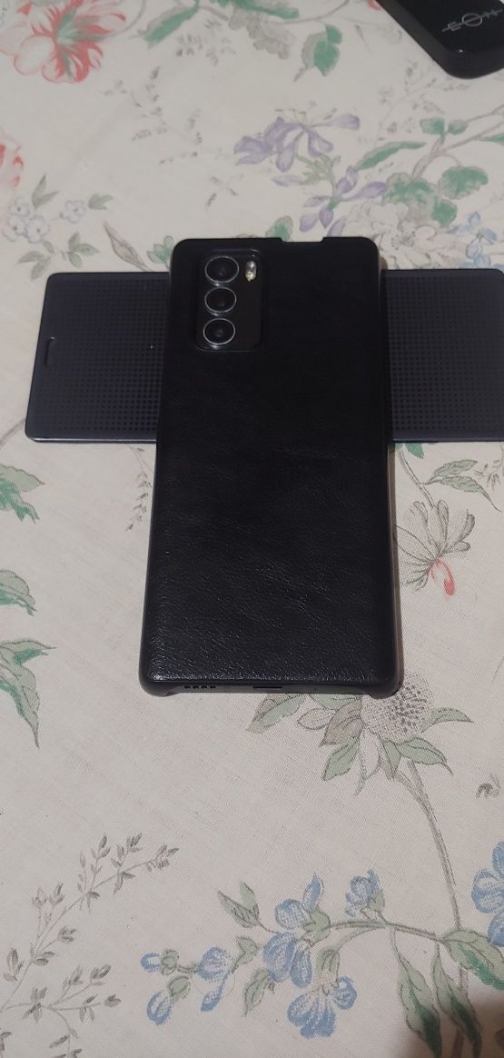 Фаблет LG WING 128/8