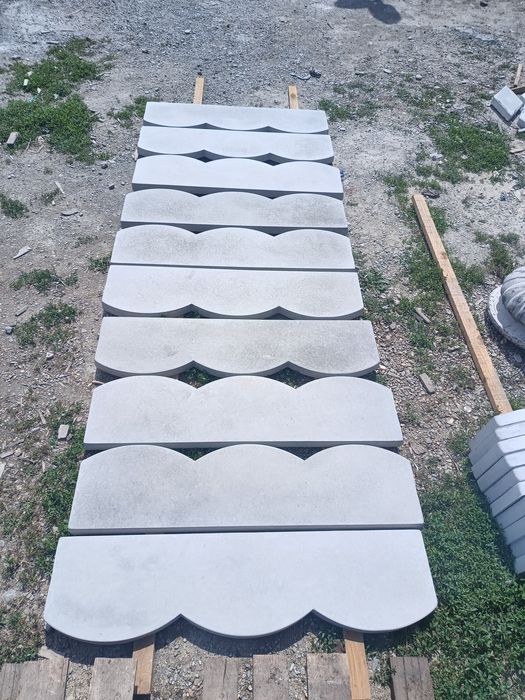 Pavaj si capace de gard