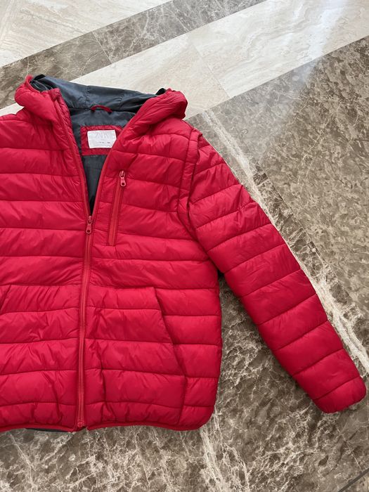 Vand geaca Zara, culoare rosie, marimea 164