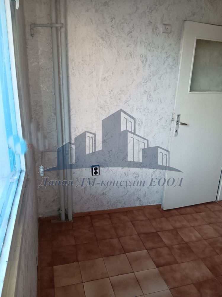 Продава се Двустаен апартамент в Шумен, Добруджански - 61 кв.м за 1255 €/кв.м - Снимка #10