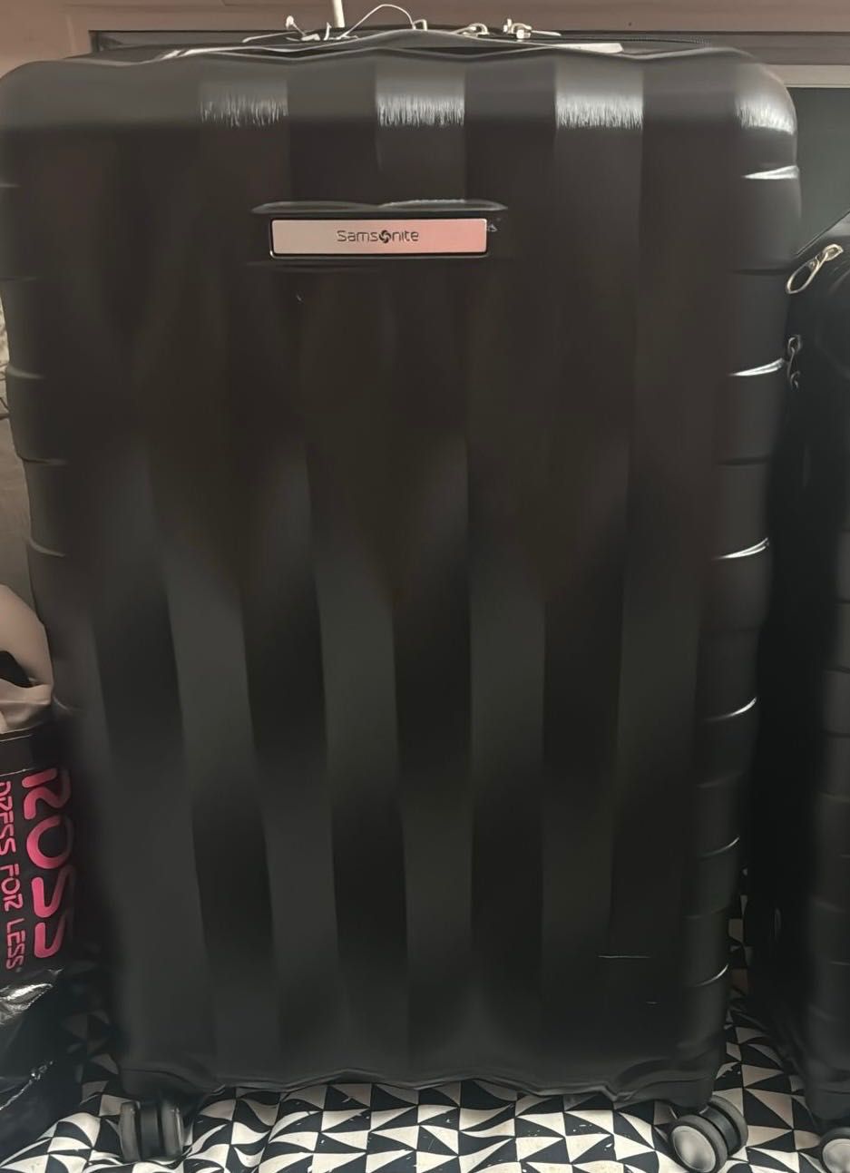 Продавам чисто нови куфари Samsonite