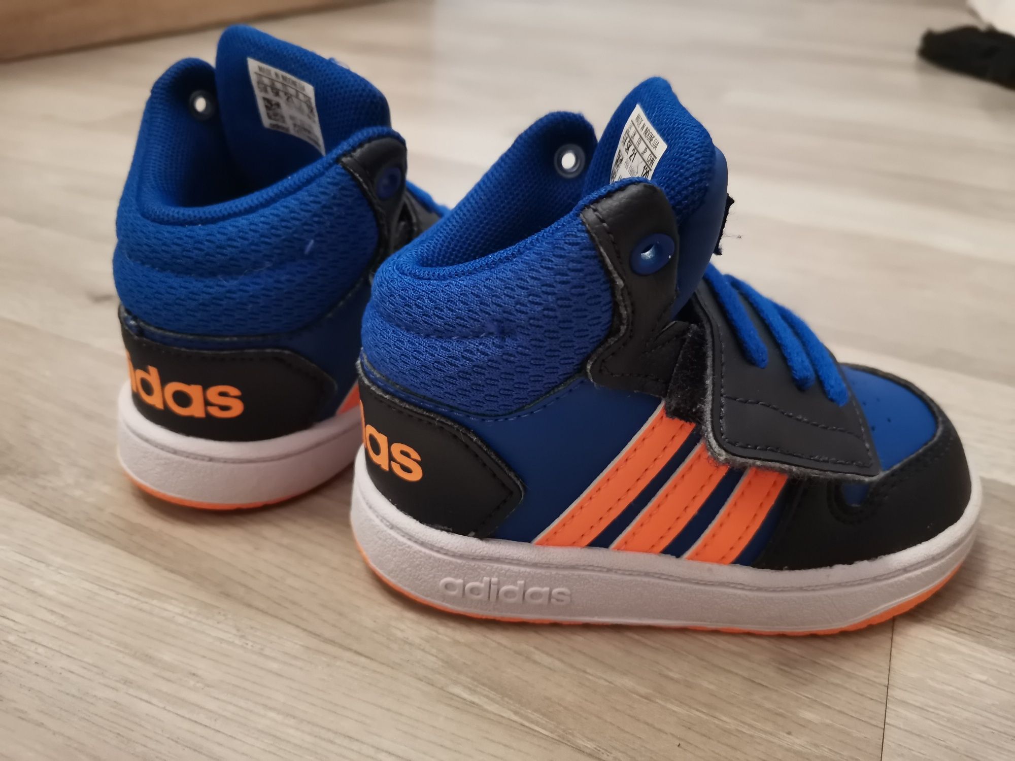 Маратонки adidas HOOPS MID 2.0