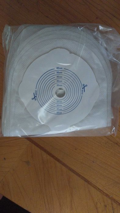 Pungi urostomie 8 cutii  cu 15 pungi 8n cutie 400 lei