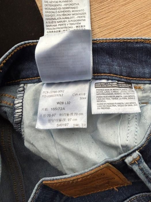 Blugi Levi’s model 710 Super Skinny