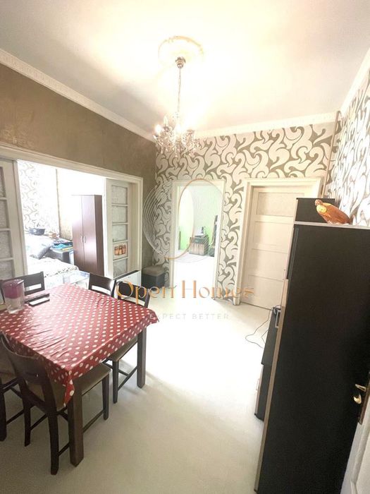 Продава се Тристаен апартамент в София, Център - 82 кв.м за 3048 €/кв.м - Снимка #2