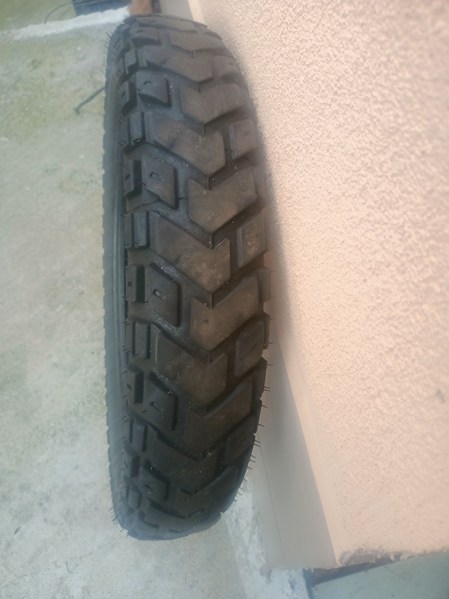 Anvelopă moto de vânzare