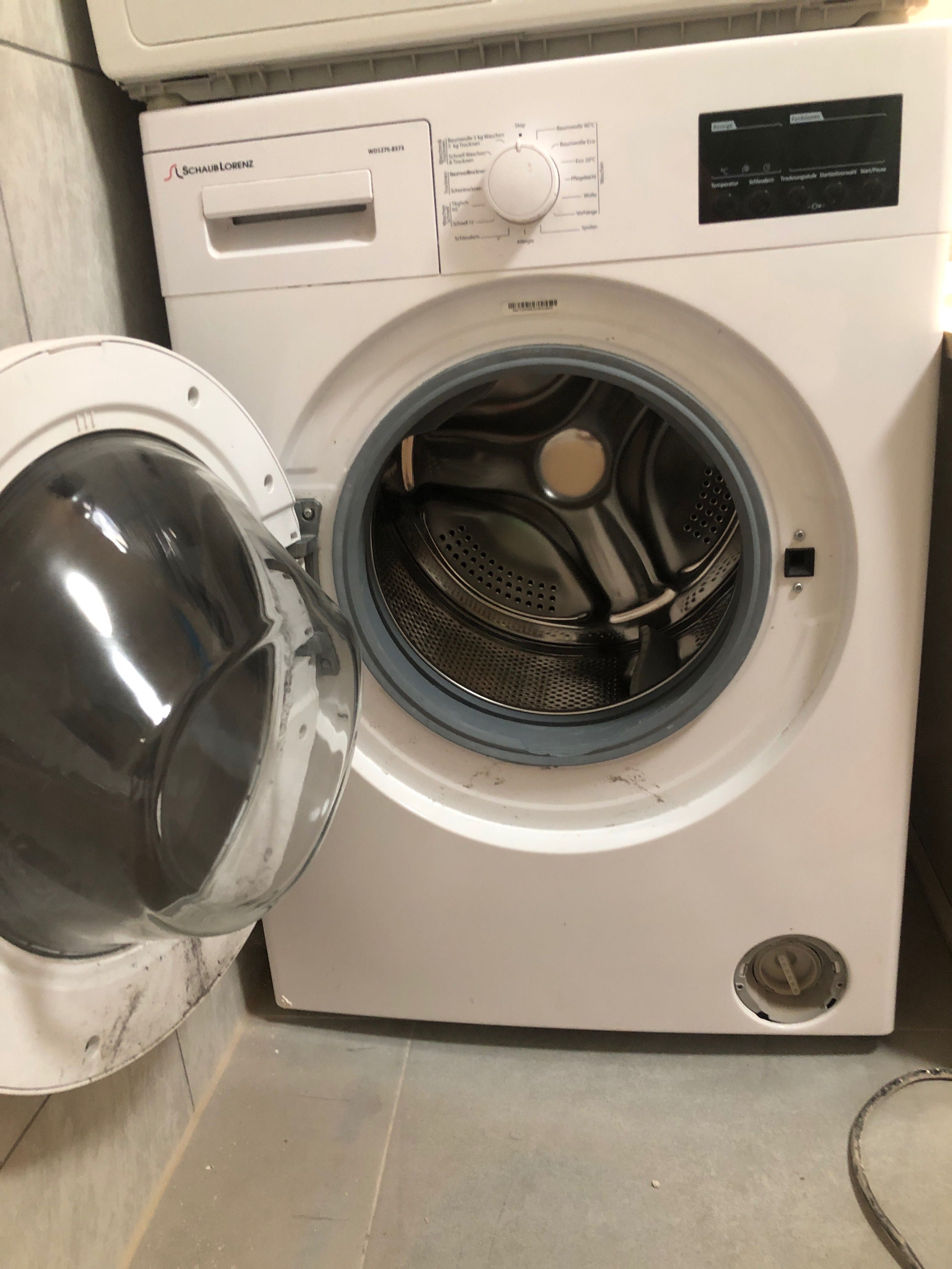 Mașina de spălat haine cu uscator de rufe