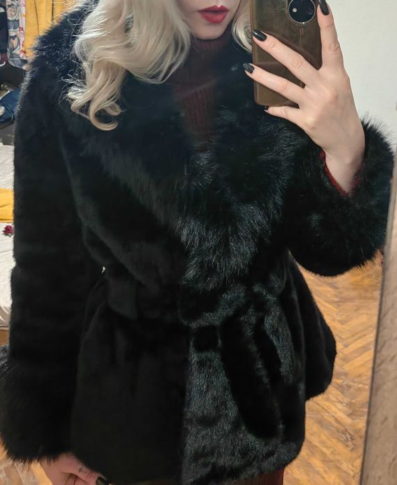 Haină de blană artificială superbă
