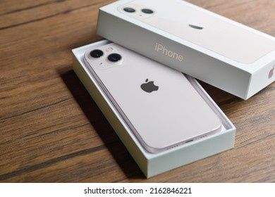 iPhone 13/128 gb белый