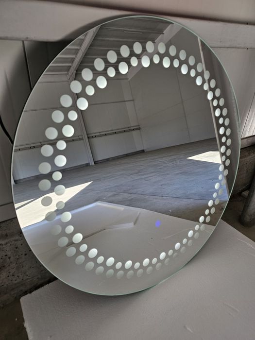 Луксозно огледало с LED осветление и сензорна технология