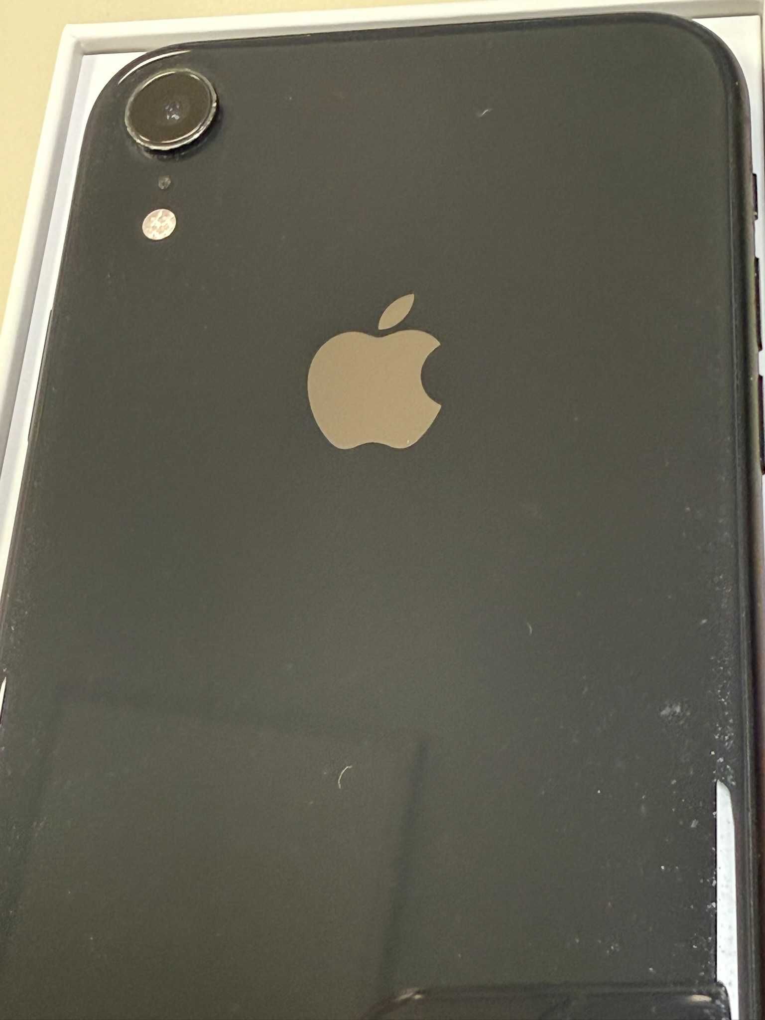 Apple iPhone XR 64GB черен